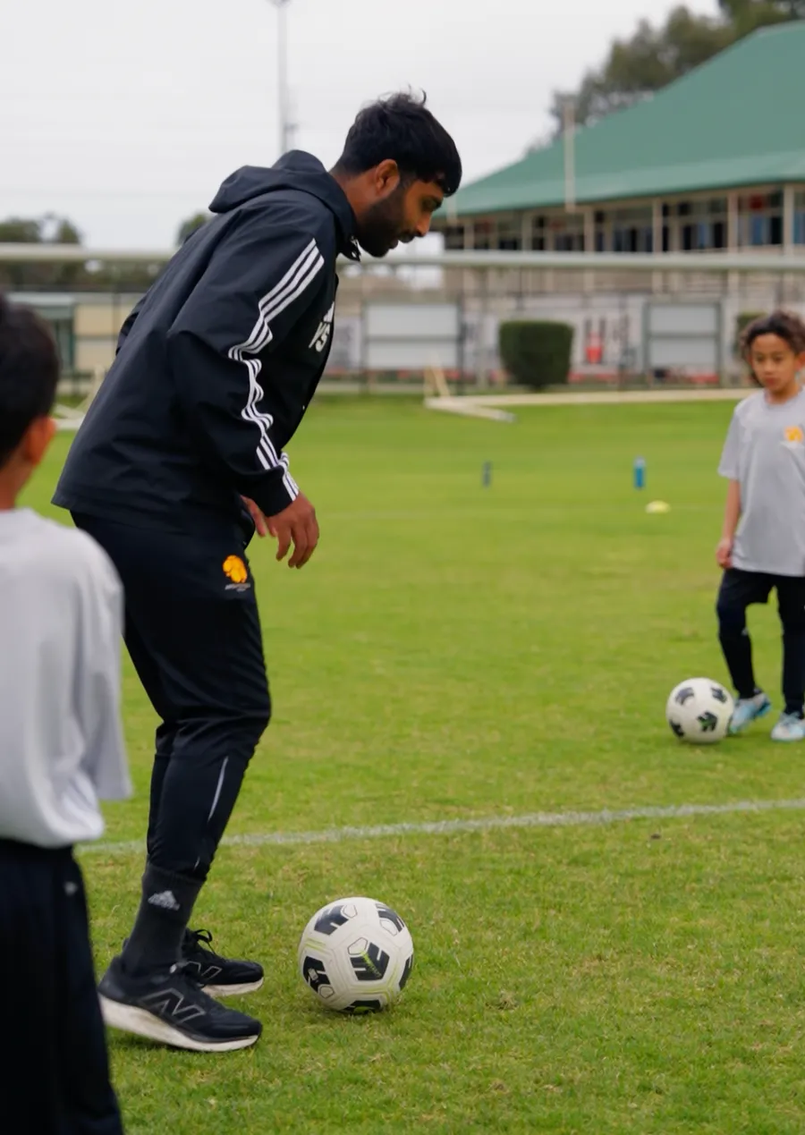 Vinny demonstrating footwork with players at training